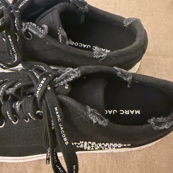 Marc Jacobs Black Signature Classic casual distressed Canvas Sneakers! NWOT! - Picture 4 of 10
